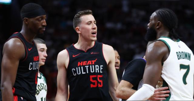 乐竞体育官网注册-奥利尼克第二？布朗夹胳膊恶犯引争议 邓罗怒喷